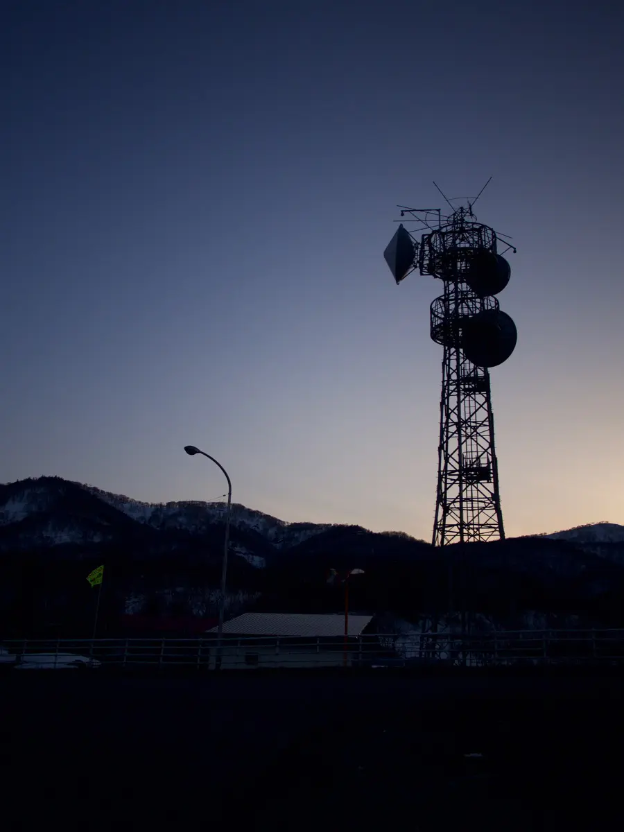 赤井川の夕方電波塔