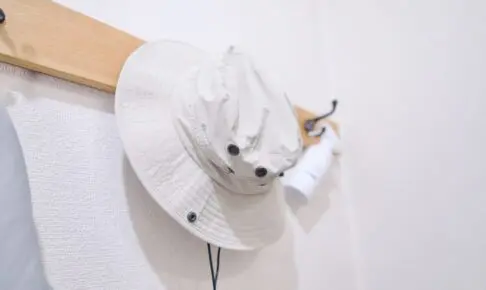 ナゲシレールと百均フックで帽子掛けを作った