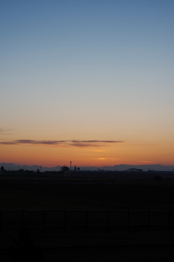 日の出直前の東の空