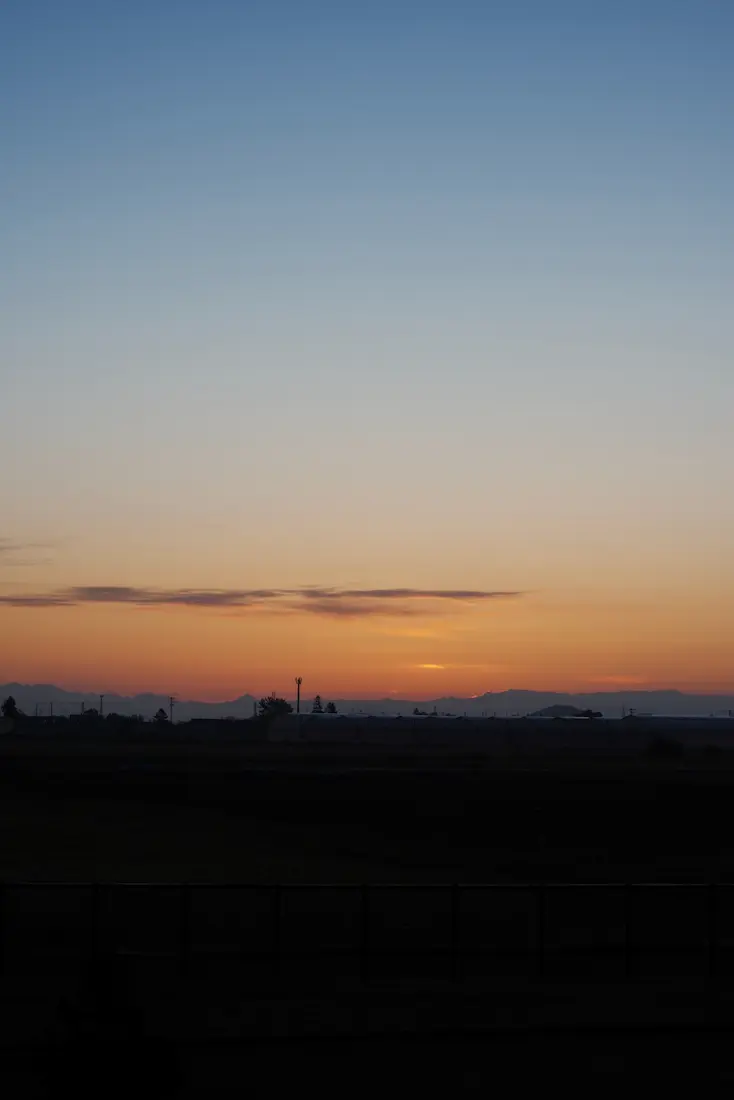 日の出直前の東の空
