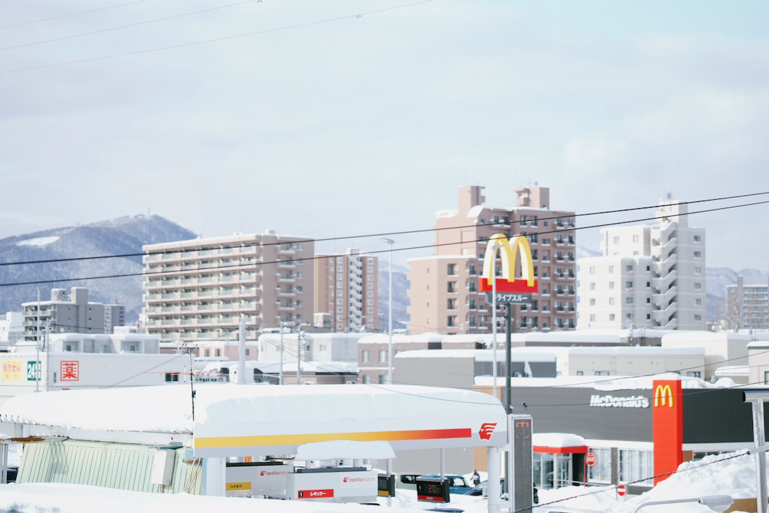 マクドナルドとガソリンスタンド