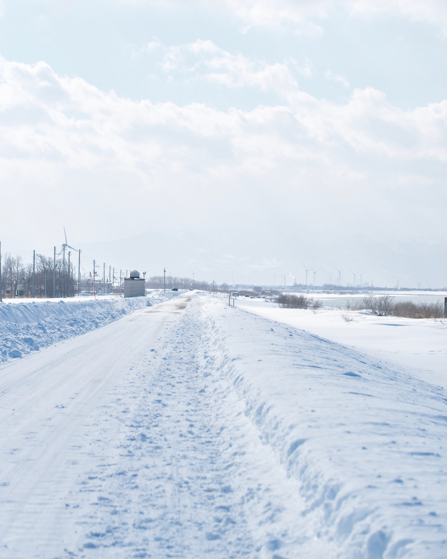 石狩川沿いの道