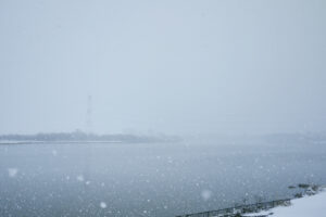 冬の茨戸川、石狩図書館の裏側