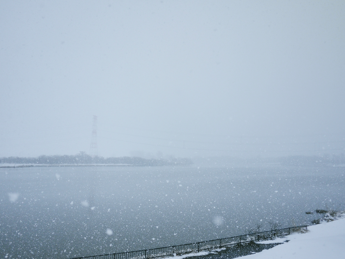 冬の茨戸川、石狩図書館の裏側