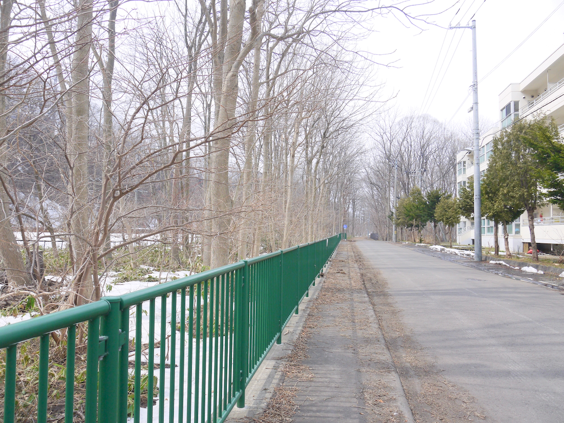 星置駅の線路沿い